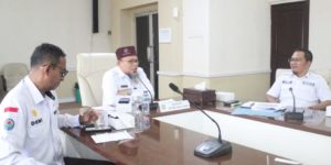 Pj. Bupati Muba, H. Apriyadi Mahmud, diwakili oleh Asisten Pemerintahan dan Kesejahteraan Rakyat Sekretariat Daerah (Setda) Muba, Yudi Herzandi, memimpin Rapat Finalisasi dan Pemantapan Data Pensasaran Percepatan Penghapusan Kemiskinan Ekstrem (P3KE) dalam penyaluran Bantuan Sosial tahun 2023 di ruang rapat Randik, hari Rabu tanggal 25 Mei 2023.
