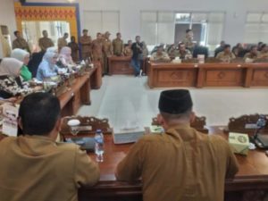 Wakil Ketua DPRD Sumsel, Kartika Sandra Desi, menerima para Kades yang tergabung di dalam Forum Kades Sriwijaya, di ruang Badan Anggaran, pada hari Senin tanggal 22 Mei 2023.