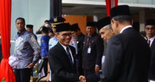 Sekretaris Daerah (Sekda) Sumsel, Supriono, saat menghadiri Upacara Peringatan Hari Otonomi Daerah (Otda) ke 27 Tahun 2023, bertempat di halaman Kantor Gubernur Sumsel, hari Sabtu tanggal 29 April 2023.