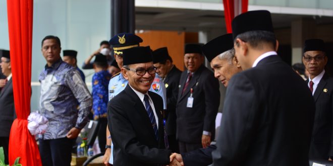 Sekretaris Daerah (Sekda) Sumsel, Supriono, saat menghadiri Upacara Peringatan Hari Otonomi Daerah (Otda) ke 27 Tahun 2023, bertempat di halaman Kantor Gubernur Sumsel, hari Sabtu tanggal 29 April 2023.