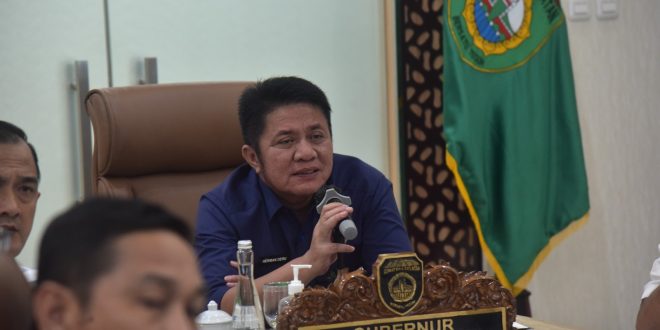 Gubernur Sumsel, Herman Deru, menghadiri Rapat Koordinasi (Rakor) kesiapsiagaan bencana kekeringan dan kebakaran hutan lahan yang digelar secara virtual pada hari Rabu tanggal 26 April 2023