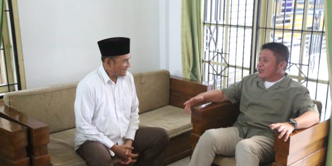 Gubernur Provinsi Sumatera Selatan, Herman Deru, silaturahim dengan Tokoh Muhammadiyah yang sudah merayakan Idul Fitri tahun 1444 Hijriyah pada hari Jum'at tanggal 21 April 2023. (foto : Humas Pemprov Sumsel)
