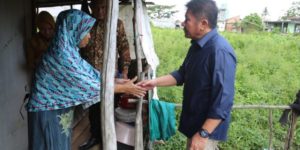 Gubernur Provinsi Sumatera Selatan (Sumsel) mendatangi rumah warga yang bermukim di sekitar pemakaman areal Masjid Jami', tepatnya di Jalan Sofyan Kenawas RT. 13 RW. 04 Kelurahan Gandus, pada hari Jum'at tanggal 12 Mei 2023.
