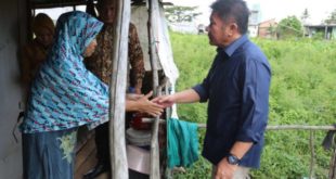 Gubernur Provinsi Sumatera Selatan (Sumsel) mendatangi rumah warga yang bermukim di sekitar pemakaman areal Masjid Jami', tepatnya di Jalan Sofyan Kenawas RT. 13 RW. 04 Kelurahan Gandus, pada hari Jum'at tanggal 12 Mei 2023.