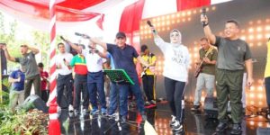 Gubernur Sumsel, Herman Deru, saat menghadiri Senam Kesehatan Jasmani bersama Forkopimda serta Peresmian peresmian Penggunaan Sarana Olahraga Jasdam II Sriwijaya yang pembangunannya merupakan hibah dari Pemerintah Provinsi (Pemprov) Sumsel, hari Jum'at tanggal 12 Mei 2023.
