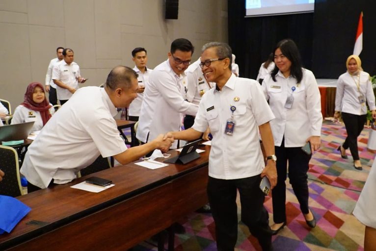 Sekretaris Daerah (Sekda) Provinsi Sumatera Selatan (Sumsel), Supriono, membuka secara resmi Forum Lintas Perangkat Daerah dan Pra Musrenbang dalam rangka Penyusunan Rencana Kerja Pemerintah Daerah (RKPD) Sumsel Tahun 2024, bertempat di Hotel The Zuri Kota Palembang, hari Rabu tanggal 5 April 2023. (foto : Humas Pemprov Sumsel)