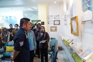 Gubernur Provinsi Sumatera Selatan, Herman Deru, melakukan kunjungan ke Kantor BPS Provinsi Sumsel, hari Selasa tanggal 18 April 2023. (foto : Humas Pemprov Sumsel)