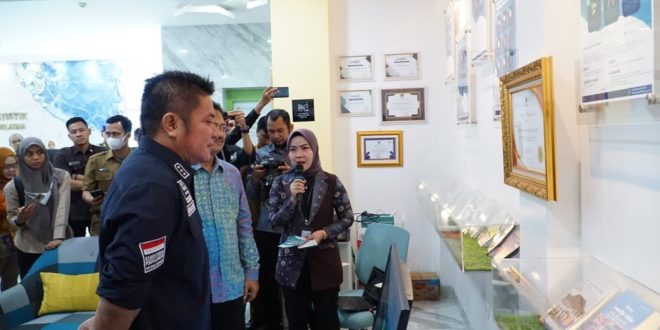 Gubernur Provinsi Sumatera Selatan, Herman Deru, melakukan kunjungan ke Kantor BPS Provinsi Sumsel, hari Selasa tanggal 18 April 2023. (foto : Humas Pemprov Sumsel)