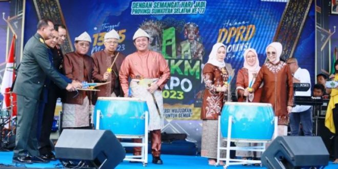 Gubernur Sumsel, Herman Deru, bersama Wakil Gubernur Sumsel dan Ketua DPRD Sumsel, menutup kegiatan Sumsel Expo 2023 yang digelar tanggal 13-15 Mei 2023 di Halaman Gedung DPRD Sumsel.
