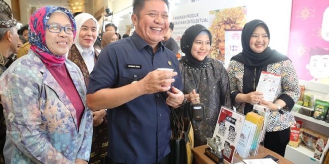 Gubernur Provinsi Sumatera Selatan, Herman Deru, menghadiri Mobile Intelectual Property Clinic yang diselenggarakan Kantor Wilayah (Kanwil) Kementerian Hukum dan HAM (Kemenkumham) Provinsi Sumsel di Hotel Aryaduta Palembang, pada hari Selasa tanggal 23 Mei 2023.