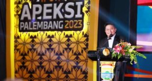 Gubernur Provinsi Sumatera Selatan, Herman Deru, menghadiri syukuran Hari Ulang Tahun (HUT) Asosiasi Pemerintah Kota Seluruh Indonesia (APEKSI) ke 28 yang digelar di Palembang Sport and Convention Center, hari Rabu tanggal 7 Juni 2023.