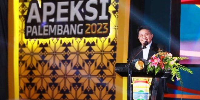 Gubernur Provinsi Sumatera Selatan, Herman Deru, menghadiri syukuran Hari Ulang Tahun (HUT) Asosiasi Pemerintah Kota Seluruh Indonesia (APEKSI) ke 28 yang digelar di Palembang Sport and Convention Center, hari Rabu tanggal 7 Juni 2023.