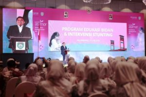Gubernur Provinsi Sumatera Selatan, Herman Deru, Herman Deru saat membuka Program Edukasi bidan dan Intervensi Stunting di Hotel Novotel Palembang, pada hari Selasa tanggal 27 Juni 2023. (foto : bekisarmedia.id/aprizal)