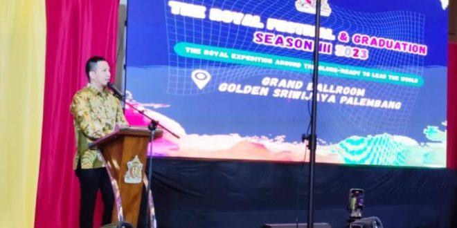 Royal Islamic School, salah satu lembaga pendidikan Islam modern di Palembang, merayakan acara kelulusan tahun ini dengan menggelar The Royal Festival & Graduation Season III 2023 di Golden Sriwijaya Building, Kota Palembang, pada hari Rabu tanggal 14 Juni 2023