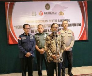 Menteri Koordinator Bidang Politik, Hukum dan Keamanan (Menko Polhukam) Republik Indonesia, Mahfud MD, saat menghadiri kegiatan Forum Forum Koordinasi Sentra Penegakan Hukum Terpadu (Gakkumdu), di Balikpapan, Kalimantan Timur (Kaltim), pada hari Selasa tanggal 20 Juni 2023. (foto : bekisarmedia.id/aprizal)