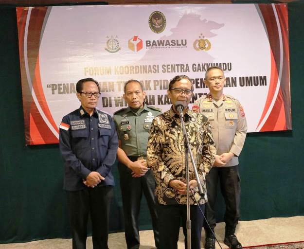 Menteri Koordinator Bidang Politik, Hukum dan Keamanan (Menko Polhukam) Republik Indonesia, Mahfud MD, saat menghadiri kegiatan Forum Forum Koordinasi Sentra Penegakan Hukum Terpadu (Gakkumdu), di Balikpapan, Kalimantan Timur (Kaltim), pada hari Selasa tanggal 20 Juni 2023. (foto : bekisarmedia.id/aprizal)