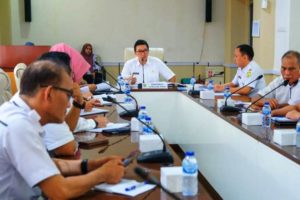 Asisten Perekonomian dan Pembangunan Sekretariat Daerah (Setda) Kabupaten Musi Banyuasin, Andi Wijaya Busro, memimpin Rapat Persiapan terkait pelaksanaan Gerakan Pangan Murah serentak secara nasional, hari Rabu tanggal 21 Juni 2023 di Ruang Rapat Randik. (foto : BekisarMedia.id/Mirza)