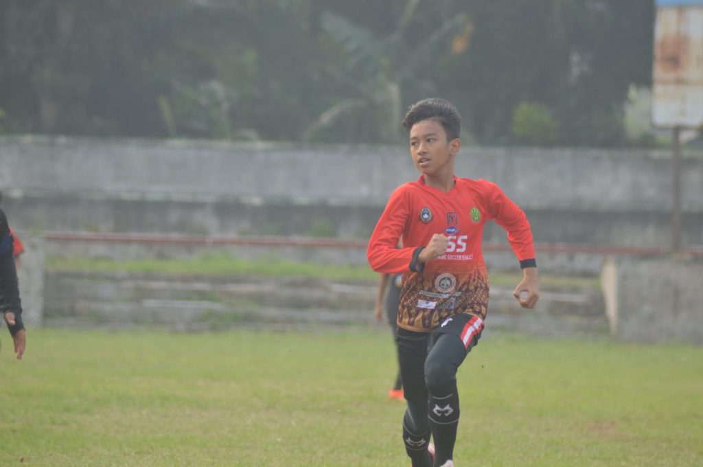 Pemain depan di Sekolah Sepak Bola (SSB) Palembang Soccer Skills (PSS), Abqory Sheva Alfiano. (foto : bekisarmedia.id/aprizal)