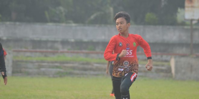 Pemain depan di Sekolah Sepak Bola (SSB) Palembang Soccer Skills (PSS), Abqory Sheva Alfiano. (foto : bekisarmedia.id/aprizal)