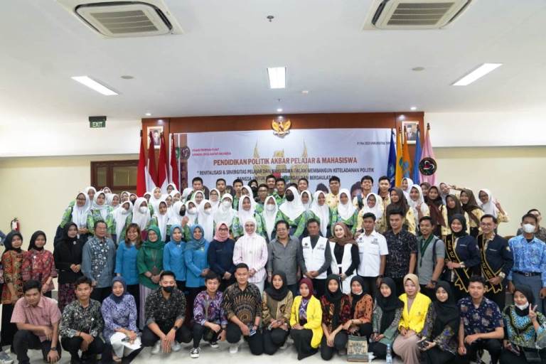 Ketua Dewan Perwakilan Rakyat Daerah (DPRD) Provinsi Sumatera Selatan (Sumsel), Hj. Anita Noeringhati, menjadi narasumber pada Pendidikan Politik Akbar Pelajar dan Mahasiswa dengan tema Revitalisasi dan Sinergitas Pelajar dan Mahasiswa dalam Membangun Keteladanan Politik Bangsa untuk Indonesia Cerdas dan Berdaulat.