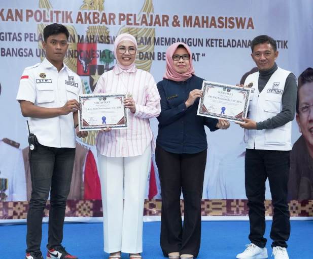 Ketua Dewan Perwakilan Rakyat Daerah (DPRD) Provinsi Sumatera Selatan (Sumsel), Hj. Anita Noeringhati, menjadi narasumber pada Pendidikan Politik Akbar Pelajar dan Mahasiswa dengan tema Revitalisasi dan Sinergitas Pelajar dan Mahasiswa dalam Membangun Keteladanan Politik Bangsa untuk Indonesia Cerdas dan Berdaulat.