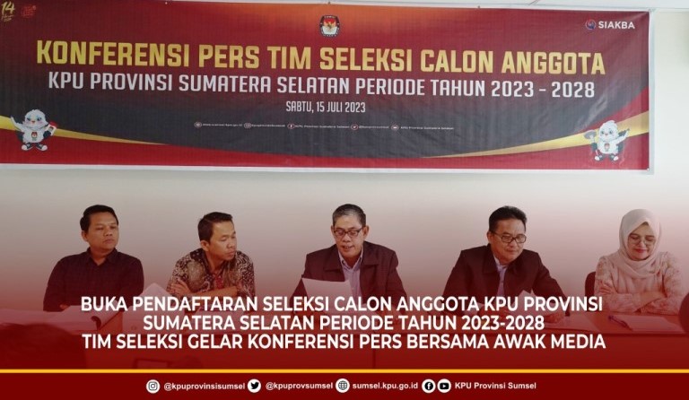 Konferensi Pers seleksi Calon Anggota KPU Provinsi Sumatera Selatan, pada hari Sabtu tanggal 15 Juli 2023, di Gedung Office Tower Lantai 7 Bestol Hotel, Palembang. (foto : KPU Sumsel)