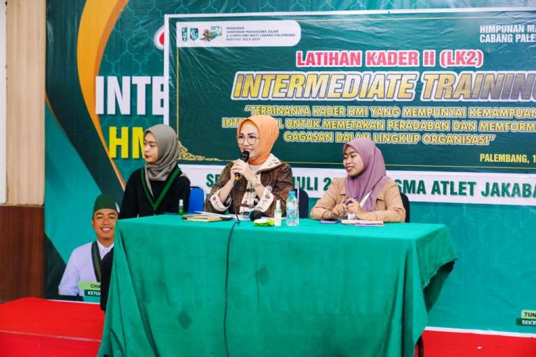Ketua DPRD Sumsel, Hj. Anita Noeringhati, menjadi narasumber dalam acara Kegiatan Latihan Kader (LK) II dan Latihan Khusus Kohati (LKK) Tingkat Nasional yang diselenggarakan oleh HMI cabang Palembang di Wisma Atlet Jakabaring Sport City, pada hari Senin tanggal 17 Juli 2023. (foto : bekisarmedia.id/aprizal)