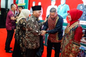 Pj. Bupati Muba, H. Apriyadi Mahmud di sela Pisah Sambut Kapolres Musi Banyuasin, pada hari Selasa tanggal 18 Juli 2023 malam, di Pendopoan Griya Bumi Serasan Sekate. (foto : bekisarmedia.id/aprizal)