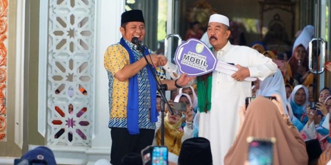 Gubernur Provinsi Sumatera Selatan, Herman Deru, menghadiri Peringatan Tahun Baru Islam 1 Muharam 1445 Hijriah yang digelar Forum Koordinasi majelis Ta’lim (FKMT) se Kota Palembang yang dipusatkan di Masjid Nurul Fatah Sako pada hari Rabu siang tanggal 19 Juli 2023. (foto : bekisarmedia.id/aprizal)