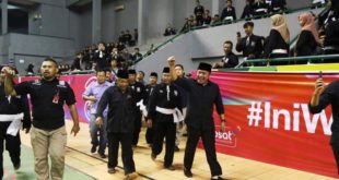 Gubernur Provinsi Sumatera Selatan (Sumsel), Herman Deru, hadir dalam pengesahan warga baru PSHT Cabang Palembang di GOR Dempo, Jakabaring Sport City (JSC), Palembang, pada hari Sabtu tanggal 22 Juli 2023.