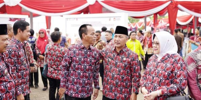 Pj. Bupati Kabupaten Musi Banyuasin, H. Apriyadi Mahmud, menghadiri puncak Peringatan Hari Keluarga Nasional (HARGANAS) ke 30 tahun 2023 di Lapangan Upacara Pemerintah Kabupaten (Pemkab) Banyuasin, pada hari Kamis tanggal 6 Juli 2023. (foto : bekisarmedia.id/aprizal)
