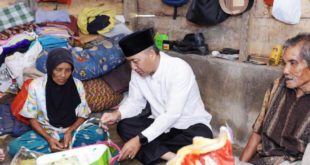 Pj. Bupati Kabupaten Musi Banyuasin, H. Apriyadi Mahmud, saat mengunjungi rumah warga beberapa waktu yang lalu. (foto : bekisarmedia.id/arba'a)