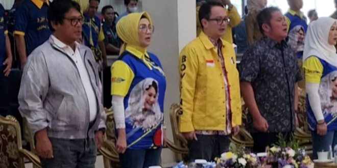 Hj. Anita Noeringhati, Ketua Persatuan Boling Indonesia Provinsi Sumatera Selatan, menghadiri acara Kejuaraan Nasional Boling Leanpuri Cup 2023 pada hari Selasa tanggal 18 Juli 2023 di Jakabaring Boling Center, Palembang. (foto : bekisarmedia.id/Oyong Hairudin)