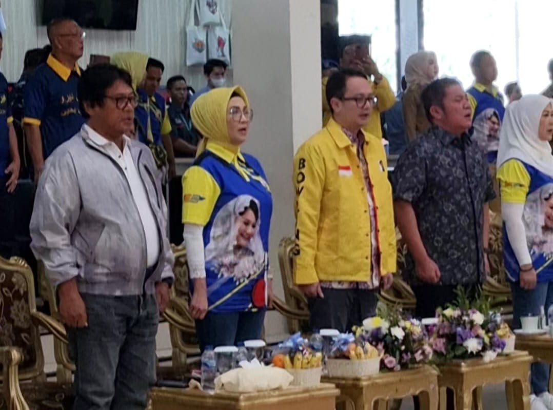 Hj. Anita Noeringhati, Ketua Persatuan Boling Indonesia Provinsi Sumatera Selatan, menghadiri acara Kejuaraan Nasional Boling Leanpuri Cup 2023 pada hari Selasa tanggal 18 Juli 2023 di Jakabaring Boling Center, Palembang. (foto : bekisarmedia.id/Oyong Hairudin)