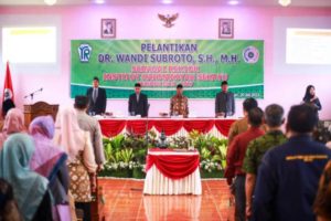Pj Bupati Musi Banyuasin (Muba), H. Apriyadi Mahmud, menghadiri Pelantikan Rektor Institut Rahmaniyah Sekayu, di Aula Yayasan Rahmaniyah Sekayu pada hari Kamis tanggal 20 Juli 2023. (foto : bekisarmedia.id/aprizal)