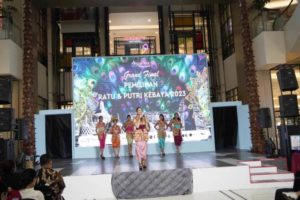Soraya Angelina, Gadis Keturunan Kabupaten Musi Banyuasin, mengikuti Lomba Ratu Kebaya yang digelar oleh Komunitas Anggalang dalam rangka Peringatan Hari Anak Nasional di Tangerang City Mall, Kota Tangerang, pada hari Minggu tanggal 23 Juli 2023. (foto : Humas Pemkab Muba)