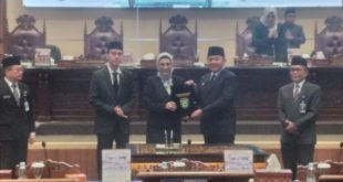 Rapat Paripurna LXIV dengan agenda Penyampaian Hasil Laporan Pembahasan dan Penelitian Badan Anggaran (Banggar) DPRD Sumsel terhadap Raperda tentang Pertanggungjawaban Pelaksanaan APBD Sumsel TA 2022’, Jalan POM IX, Palembang, pada hari Selasa tanggal 27 Juli 2023. (foto : Humas DPRD Sumsel)