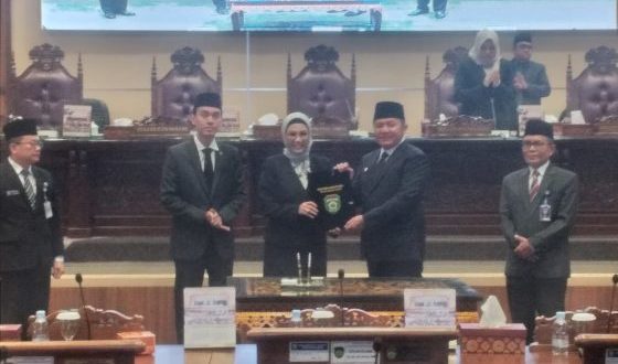 Rapat Paripurna LXIV dengan agenda Penyampaian Hasil Laporan Pembahasan dan Penelitian Badan Anggaran (Banggar) DPRD Sumsel terhadap Raperda tentang Pertanggungjawaban Pelaksanaan APBD Sumsel TA 2022’, Jalan POM IX, Palembang, pada hari Selasa tanggal 27 Juli 2023. (foto : Humas DPRD Sumsel)