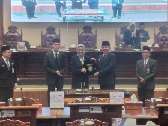 Rapat Paripurna LXIV dengan agenda Penyampaian Hasil Laporan Pembahasan dan Penelitian Badan Anggaran (Banggar) DPRD Sumsel terhadap Raperda tentang Pertanggungjawaban Pelaksanaan APBD Sumsel TA 2022’, Jalan POM IX, Palembang, pada hari Selasa tanggal 27 Juli 2023. (foto : Humas DPRD Sumsel)
