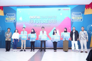 Beberapa Mahasiswa Politeknik Negeri Sriwijaya (POLSRI) mendapatkan beasiswa dari Badan Usaha Milik Negara (BUMN) pada acara BUMN Goes To Campus yang digelar di POLSRI Palembang pada hari Kamis tanggal 13 Juli 2023. (foto : Humas PT. Bukit Asam Tbk)