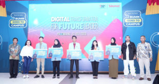 Beberapa Mahasiswa Politeknik Negeri Sriwijaya (POLSRI) mendapatkan beasiswa dari Badan Usaha Milik Negara (BUMN) pada acara BUMN Goes To Campus yang digelar di POLSRI Palembang pada hari Kamis tanggal 13 Juli 2023. (foto : Humas PT. Bukit Asam Tbk)