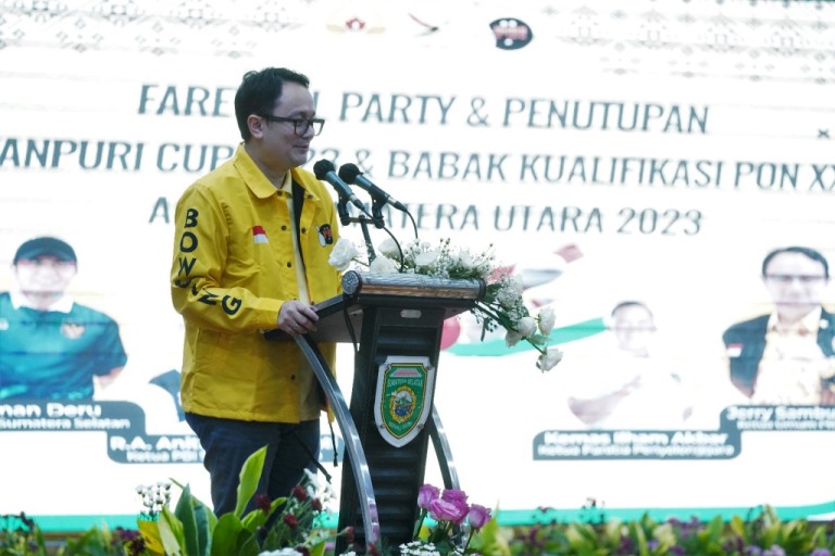 Ketua Umum Pengurus Besar (PB) Persatuan Boling Indonesia (PBI), Jerry Sambuaga, saat memberikan sambutannya pada acara Farewell Party Kejurnas Leanpuri Cup 2023 dan Babak Kualifikasi PON XXI Aceh-Sumatera Utara 2024 di Griya Agung Palembang, hari Senin tanggal 31 Juli 2023. (foto : bekisarmedia.id/hairudin)