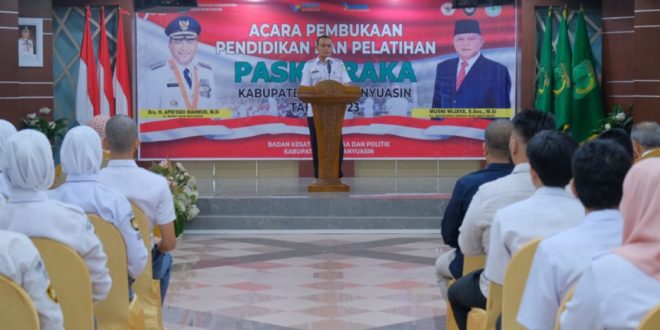 Pj. Bupati Muba, H. Apriyadi Mahmud, diwakili Staf Ahli Bupati Bidang Pembangunan, Drs. H. M. Thabrani Rizki, membuka Pendidikan dan Pelatihan calon Anggota Paskibraka di Auditorium Pemerintah Kabupaten (Pemkab) Muba, pada hari Rabu tanggal 2 Agustus 2023. (foto : bekisarmedia.id/aprizal)