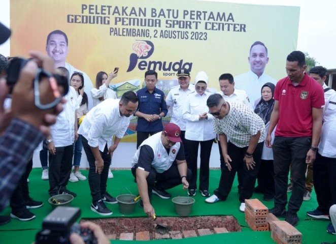 Ketua Dewan Perwakilan Rakyat Daerah (DPRD) Provinsi Sumatera Selatan (Sumsel), Hj. Anita Noeringhati, menghadiri acara Peletakan Batu Pertama Pembangunan Pemuda Sport Center di Jalan Sersan Zaini, Kelurahan 2 Ilir, Kota Palembang, pada hari Rabu tanggal 2 Agustus 2023. (foto : bekisarmedia.id/hairudin)