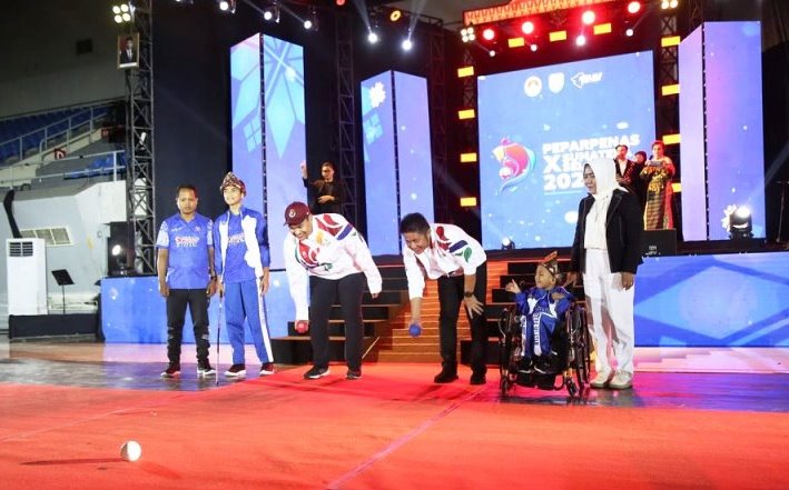 Gubernur Provinsi Sumatera Selatan, Herman Deru, menghadiri acara Opening Ceremony Pekan Paralimpik Pelajar Nasional (Peparpenas) X Tahun 2023 di Palembang Sport and Convention Centre (PSCC) Palembang, pada hari Selasa tanggal 1 Agustus 2023. (foto : bekisarmedia.id/aprizal)