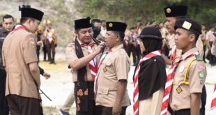 Gubernur Provinsi Sumatera Selatan, Herman Deru, menghadiri Pembukaan Perkemahan Temu Karya Pramuka Madrasah se Sumatera Selatan (Sumsel) di Bumi Perkemahan Green Land Park Bangko Barat, Tanjung Enim Kabupaten Muara Enim, pada hari Jum'at tanggal 4 Agustus 2023. (foto : Humas Pemprov Sumsel)