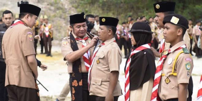 Gubernur Provinsi Sumatera Selatan, Herman Deru, menghadiri Pembukaan Perkemahan Temu Karya Pramuka Madrasah se Sumatera Selatan (Sumsel) di Bumi Perkemahan Green Land Park Bangko Barat, Tanjung Enim Kabupaten Muara Enim, pada hari Jum'at tanggal 4 Agustus 2023. (foto : Humas Pemprov Sumsel)