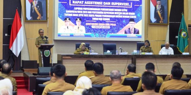 Sekretaris Daerah Provinsi Sumatera Selatan (Sumsel), Supriono, membuka Rapat Asistensi dan Supervisi Laporan Penyelenggaraan Pemerintah Daerah (LPPD) Kabupaten dan Kota tahun 2023 di Auditorium Bina Praja Sumsel, pada hari Selasa tanggal 1 Agustus 2023. (foto : bekisarmedia.id/hairudin)