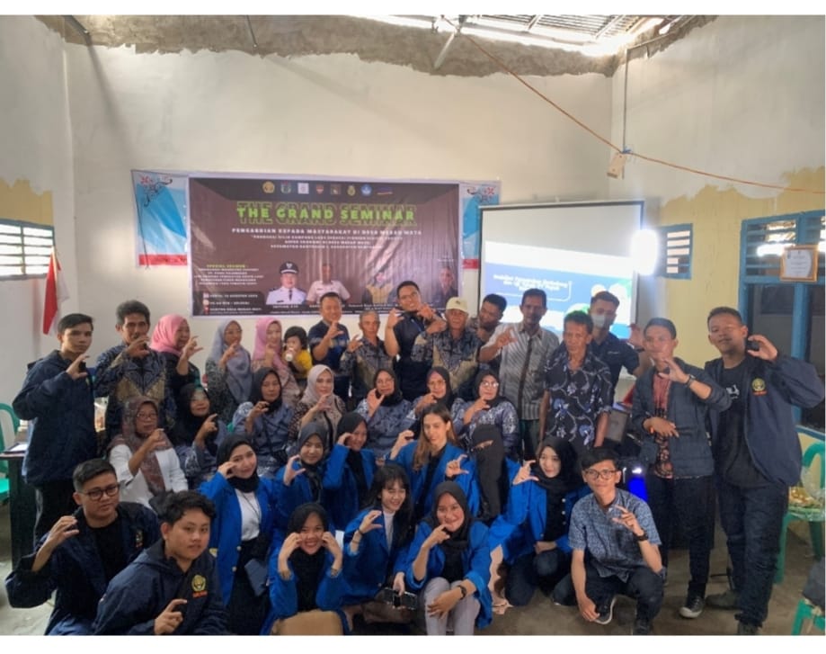 Peserta Kuliah Kerja Nyata (KKN) Tematik XXVII STISIPOL Candradimuka Palembang di Desa Merah Mata, Kecamatan Banyuasin I, Kabupaten Banyuasin. (foto : bekisarmedia.id/hairudin)