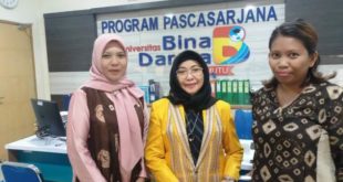 Pranata Humas Ahli Muda Dinas Komunikasi dan Informatika Kabupaten Musi Banyuasin, Meita Ariansi, bersama Ketua Forum Komunitas Informasi Masyarakat Provinsi Sumatera Selatan, Prof. Isna Wijayani. (foto : Humas Pemkab Muba)